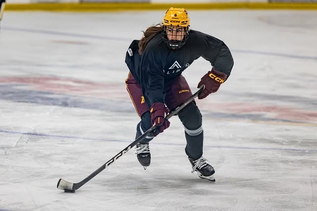 College 4v4 hockey in action